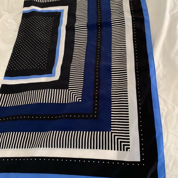 Micheal Kors Scarf - Picture 4 of 8